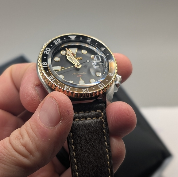 Seiko SSK036K1 GMT - Picture 2 of 3